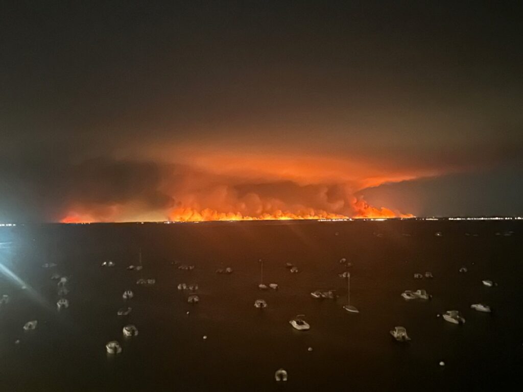 Incendie Lege - Andernos vu d'Arcachon 23 07 2026 23h